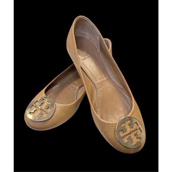 Tory Burch Classic Flats Size 9.5 Tan Gold Medallion Comfortable - Picture 4 of 14
